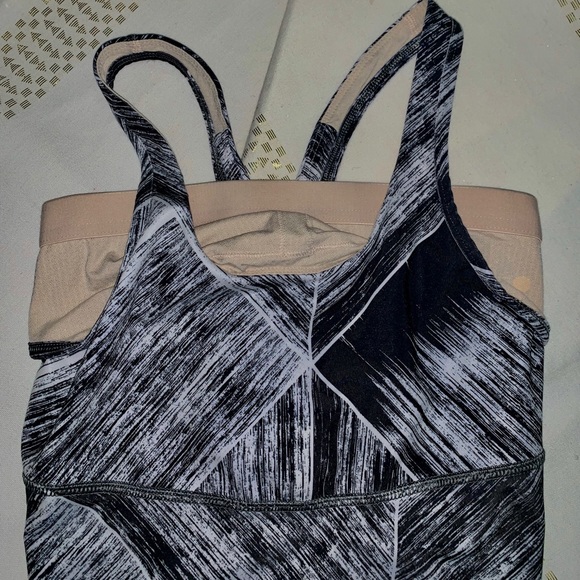 Black & white Lululemon tank top. Built-in bra - Picture 5 of 5